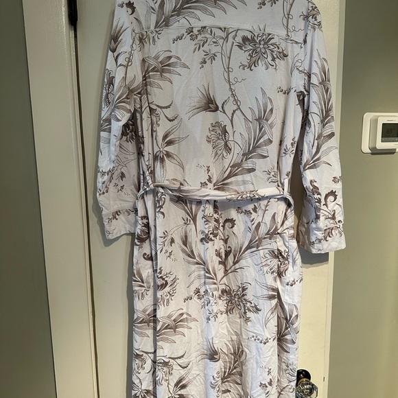 Haven Well Within Womans Size M White taupe grey Floral Tie Robe - Picture 8 of 8